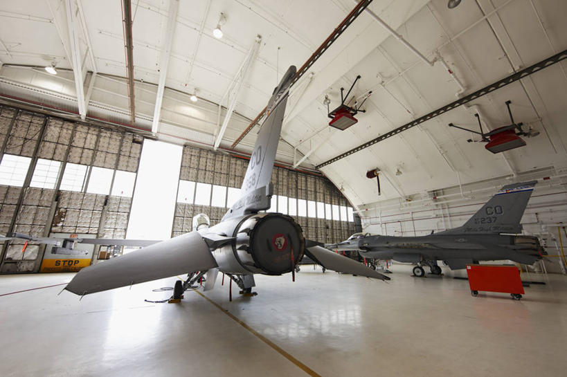 无人,横图,室内,白天,安全,美国,圆锥,力量,战争,摄影,空军,准确,打斗,进攻,军用机,座舱,科罗拉多州,F-16战隼战斗机,蝰蛇,技能,彩图,飞机库