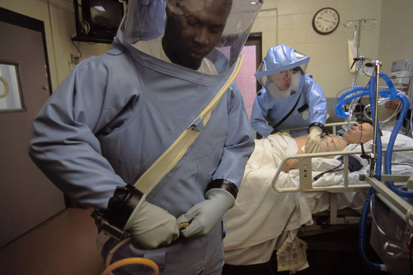 西方人,成年人,中年人,一个人,三个人,病人,横图,室内,工作服,制服,安全,欧洲,非洲,美国,黑人,欧洲人,仅一个男性,仅一个人,仅一个中年男性,准备,研究,军事,防护,生病,摄影,保护,病房,保险,防护服,军队,马里兰,保全,周全,安稳,安定,工作制服,恐怖主义,平安,男人,男性,中年男性,白种人,非洲人,彩图,工作套服