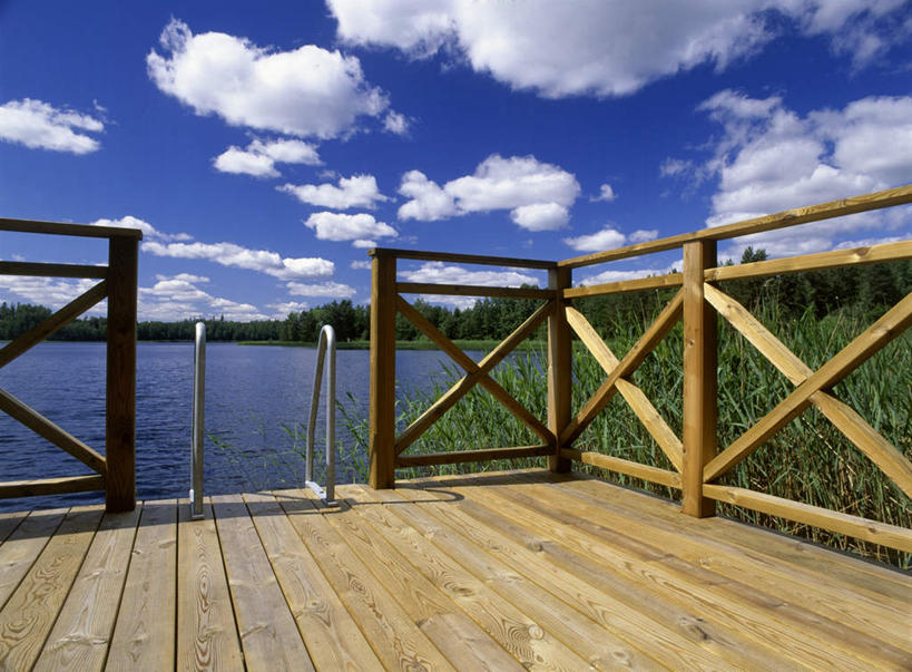 无人,栏杆,码头,攀登,横图,室外,白天,正面,旅游,度假,草地,草坪,河流,美景,水,植物,地板,港口,阴影,波纹,光线,梯子,影子,栅栏,阶梯,河水,景观,篱笆,水流,云,云朵,围栏,地面,涟漪,云彩,娱乐,护栏,木地板,草,树,树木,蓝色,绿色,白云,蓝天,水纹,天空,阳光,自然,波浪,天,享受,休闲,爬,景色,放松,生长,晴朗,成长,上升,自然风光,水晕,登高,晴空,攀爬,彩图,摆渡口,埠头,渡口,渡头,港湾,海港,货运码头,口岸,商港