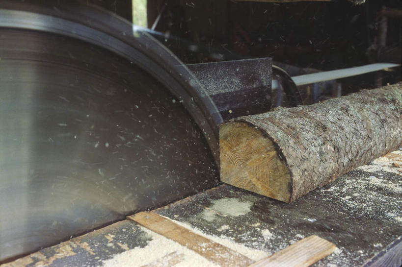 无人,工厂,横图,俯视,室内,特写,白天,零件,齿轮,摆设,连接,阴影,形状,组合,锐利,光线,工具,木材,影子,灯光,破坏,设备,破损,木柴,机械,工业,木料,锯子,链接,损坏,五金,锋利,电锯,尖锐,切割,紧固,拼接,拼凑,锯,装备,尖利,拼合,凑集,聚合,撮合,链结,牢固,形态,外形,犀利,厉害,动力锯,产业,设置,彩图,高角度拍摄,工地,制造厂,割