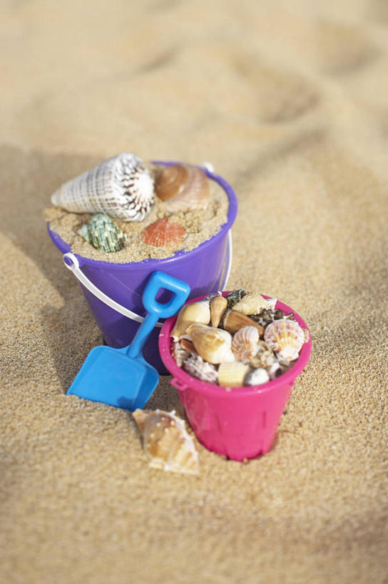 无人,竖图,俯视,室外,白天,旅游,度假,石头,美景,沙滩,阴影,光线,铲子,沙子,石子,桶,影子,塑料,海岸,景观,沙地,娱乐,阳光,自然,容器,塑料制品,享受,休闲,景色,放松,储藏,塑料桶,储存,自然风光,海滩,石块,岩石,彩图,高角度拍摄,贮存