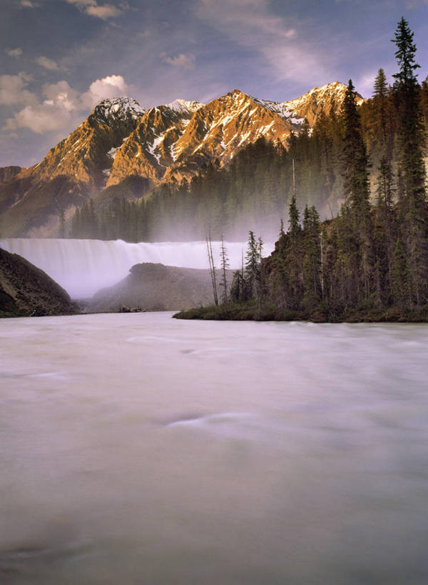 无人,公园,竖图,室外,白天,正面,旅游,度假,石头,美景,山,树林,雪,雪山,植物,大雪,加拿大,阴影,光线,石子,影子,冰,积雪,景观,山峰,雪景,云,云朵,冬季,冬天,山峦,云彩,娱乐,树,树木,蓝色,绿色,白云,蓝天,天空,阳光,自然,天,享受,休闲,景色,放松,寒冷,生长,成长,连绵,冰冷,北美,北美洲,国家公园,绵延,自然风光,美洲,北亚美利加洲,亚美利加洲,严寒,冰凉,酷寒,凛冽,凛凛,极冷,联贯,卑诗省,不列颠哥伦比亚,不列颠哥伦比亚省,优鹤国家公园,幽鹤国家公园,石块,岩石,彩图,卑斯省
