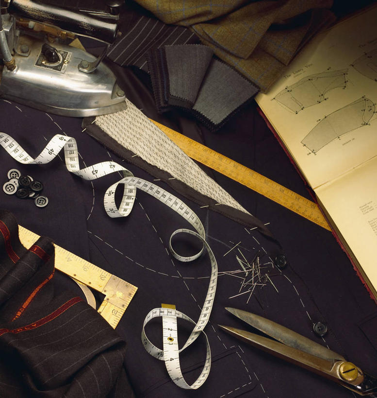 无人,竖图,俯视,室内,特写,白天,修剪,花纹,测量,布,电器,工具,剪刀,皮尺,图案,刻度,凌乱,布纹,纽扣,熨斗,熨烫,尺,测量工具,裁剪,布匹,尺子,混乱,剪子,剪裁,切割,电熨斗,腰围尺,家电,家用电器,家居用品,烫衣,家庭用品,量具,量仪,塑料卷尺,服装尺,裁缝尺,电烫斗,火斗,纷乱,缭乱,庞杂,彩图,高角度拍摄