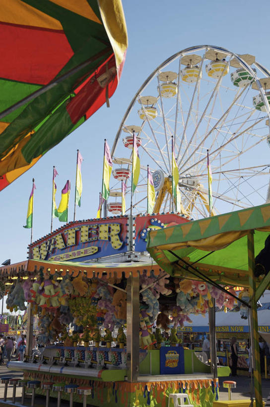 无人,游乐园,竖图,彩色,室外,白天,仰视,旅游,度假,游戏,游乐场,加拿大,阴影,光线,英文,标志,文字,影子,字符,字母,屋顶,摩天轮,玩,顶棚,娱乐,标识,蓝色,蓝天,天空,阳光,天,享受,休闲,放松,游乐设施,晴朗,活动,五颜六色,英文字母,色彩斑斓,北美,北美洲,发泄,消遣,智力,美洲,五彩缤纷,多伦多,万里无云,费里斯大转轮,省会,北亚美利加洲,亚美利加洲,宣泄,五彩斑斓,乐园,游艺设施,安大略省,安省,北方好莱坞,多伦多市,五光十色,晴空,晴空万里,玩耍,嬉戏,彩图,低角度拍摄