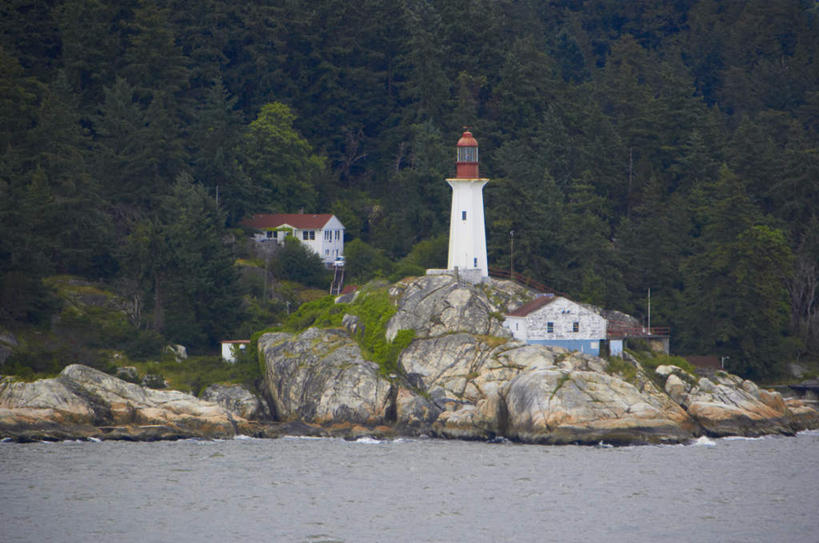 无人,横图,室外,白天,正面,旅游,度假,湖,湖泊,礁石,石头,美景,森林,树林,水,植物,道路,加拿大,信息,石子,湖面,景观,水流,水面,灯塔,交通,方向,娱乐,树,树木,绿色,自然,湖水,享受,休闲,景色,放松,生长,成长,引导,指引,北美,北美洲,自然风光,美洲,北亚美利加洲,亚美利加洲,航标,卑诗省,不列颠哥伦比亚,不列颠哥伦比亚省,礁,石块,岩石,彩图,导航