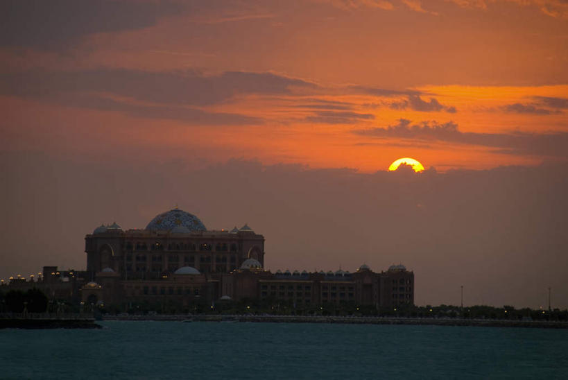 无人,横图,室外,白天,正面,度假,计划,海浪,海洋,美景,日落,城市风光,城市,酒店,路灯,照明,阿联酋,亚洲,波纹,景观,浪花,晚霞,霞光,落日,灯光,首都,豪华,娱乐,灯,水纹,海水,黄昏,波浪,享受,休闲,景色,彩霞,放松,照亮,照明设备,西亚,海景,阿拉伯联合酋长国,阿布扎比,夕照,阿布达比,设想,设计,大海,风浪,海,海水的波动,近岸浪,涌浪,夕阳,彩图,旅店,斜阳,奢华