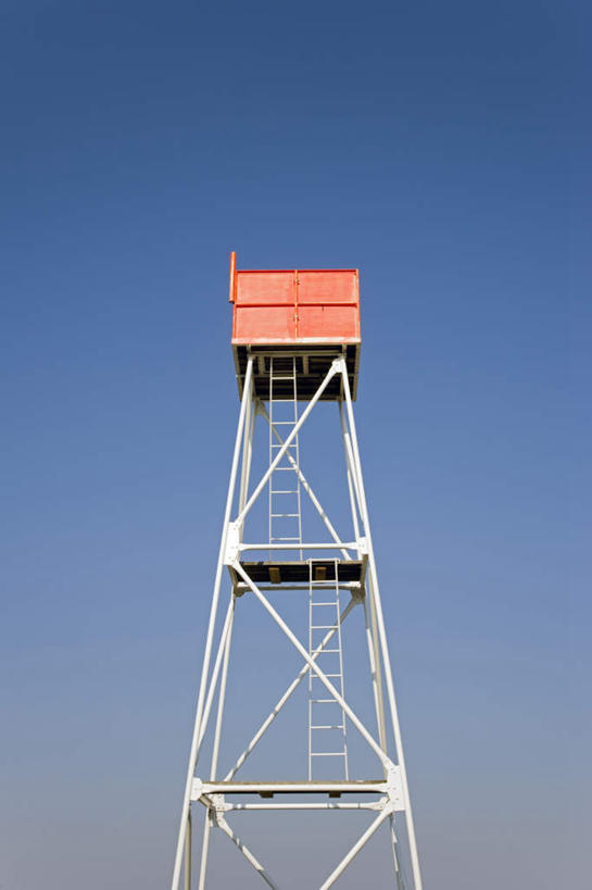 无人,竖图,室外,白天,仰视,旅游,度假,标志建筑,道路,地标,建筑,瑞典,欧洲,一座,阴影,光线,信息,影子,灯塔,交通,方向,娱乐,建设,蓝色,蓝天,天空,阳光,天,享受,休闲,旅游胜地,放松,晴朗,引导,指引,斯堪的纳维亚,北欧,斯堪的纳维亚半岛,万里无云,首府,航标,马尔默,瑞典王国,斯科讷省,斯科讷,晴空,晴空万里,彩图,低角度拍摄,导航