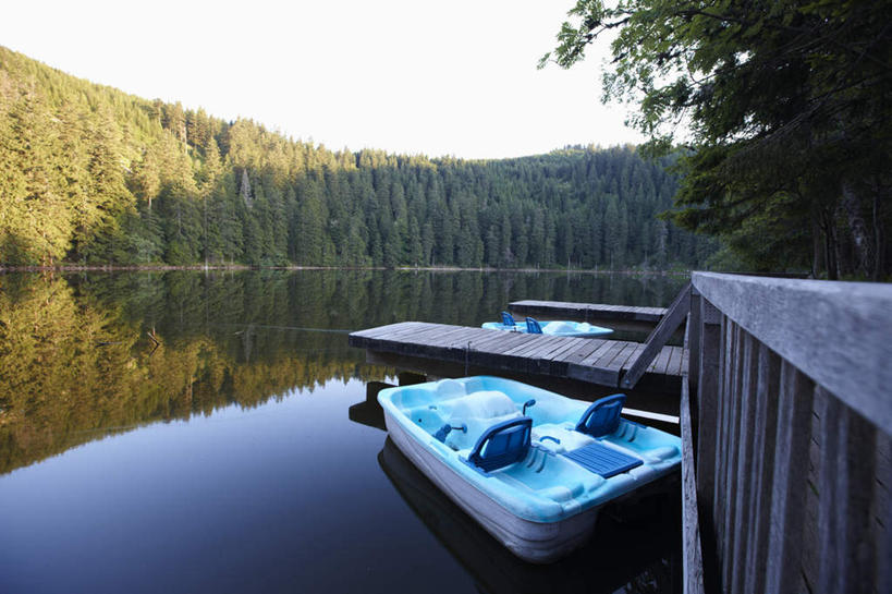 无人,码头,横图,室外,白天,正面,旅游,度假,湖,湖泊,美景,树林,水,植物,港口,船,德国,欧洲,阴影,波纹,光线,影子,湖面,景观,水流,水面,涟漪,娱乐,栈桥,树,树木,蓝色,绿色,倒影,蓝天,水纹,天空,阳光,自然,交通工具,波浪,湖水,天,享受,休闲,景色,放松,游乐设施,生长,晴朗,成长,倒映,舟,西欧,自然风光,载具,脚踏船,万里无云,德意志联邦共和国,水晕,反照,晴空,晴空万里,彩图,摆渡口,埠头,渡口,渡头,港湾,海港,货运码头,口岸,商港