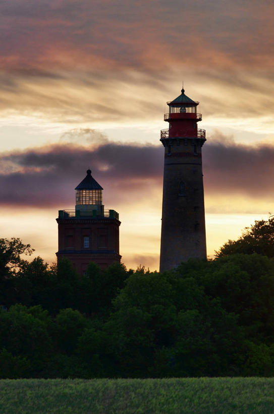 无人,竖图,室外,白天,正面,旅游,度假,草地,草坪,日落,树林,植物,标志建筑,道路,地标,建筑,德国,欧洲,信息,晚霞,霞光,落日,灯塔,交通,方向,娱乐,建设,草,树,树木,绿色,自然,黄昏,享受,休闲,旅游胜地,彩霞,放松,生长,成长,引导,指引,西欧,德意志联邦共和国,航标,夕照,梅克伦堡.前波美拉尼亚州,梅克伦堡.前波美拉尼亚,夕阳,彩图,导航,斜阳