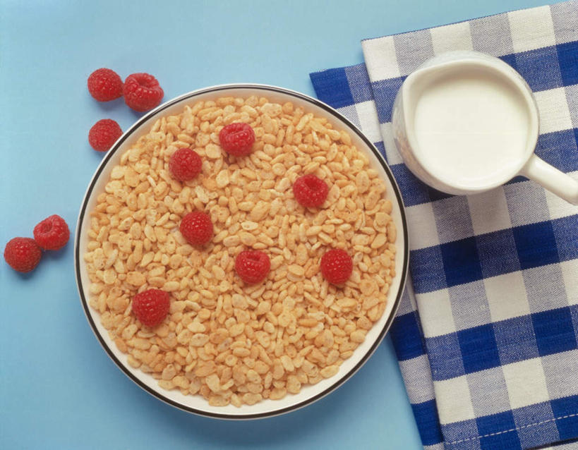 牛奶,无人,横图,俯视,室内,特写,白天,早餐,餐桌,桌子,浆果,餐具,一堆,许多,阴影,堆叠,堆积,朦胧,模糊,反射,布料,碟子,格子,盘,影子,桑葚,谷物,食品,饮品,营养,布纹,美食,饮食,桌布,饮料,排列,一个,红色,盘子,餐巾,碟,台布,覆盆子,保健,单个,餐台,堆,麦片,乳制品,奶,安神,摆列,彩图,高角度拍摄,早饭,布列,分列