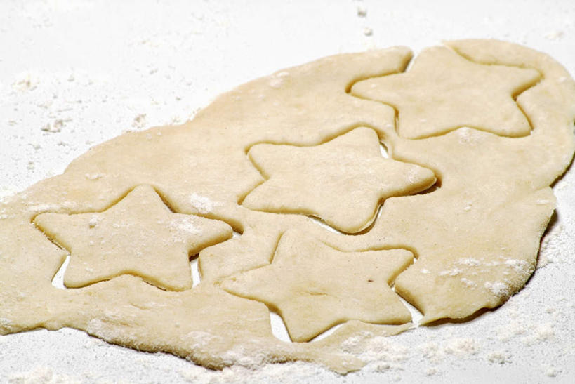 无人,横图,俯视,室内,特写,白天,餐桌,桌子,阴影,光线,粉末,影子,星星,面饼,面粉,粮食,模型,四个,星形,粉,餐台,农产品,五角形,原材料,粉状,模子,五角星,彩图,高角度拍摄