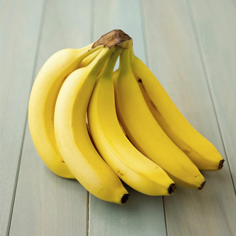 无人,方图,俯视,室内,特写,白天,餐桌,桌子,香蕉,水果,一串,阴影,新鲜,光线,木制,影子,生食,食品,果实,食物,黄色,木制品,有机食品,绿色食品,餐台,甘蕉,彩图,高角度拍摄