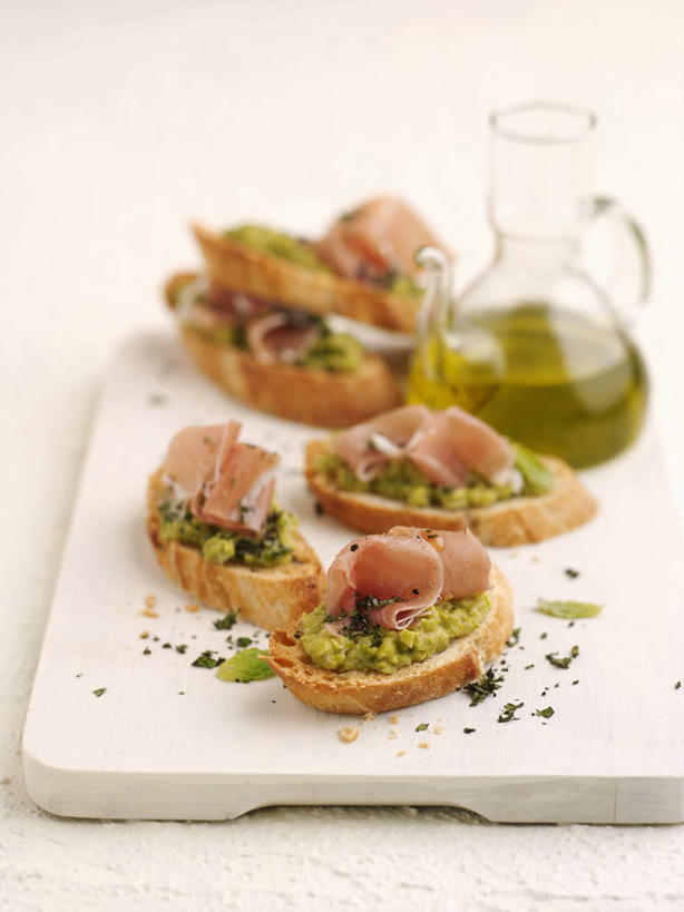 点心,面包,无人,竖图,俯视,室内,特写,白天,幸福,植物,餐桌,茶,桌子,蔬菜,一堆,许多,阴影,堆叠,堆积,朦胧,模糊,新鲜,反射,壶,影子,豆类,豆子,豌豆,调味,肉,香料,佐料,茶叶,面点,案板,娱乐,火腿,荷兰豆,肉类,水壶,砧板,糕点,茶壶,容器,享受,休闲,温馨,放松,乐趣,有机食品,绿色食品,餐台,堆,配料,提神,舒适,醒脑,雪豆,肉食,豆科,作料,寒豆,毕豆,麻累,国豆,小寒豆,麦豌豆,彩图,高角度拍摄