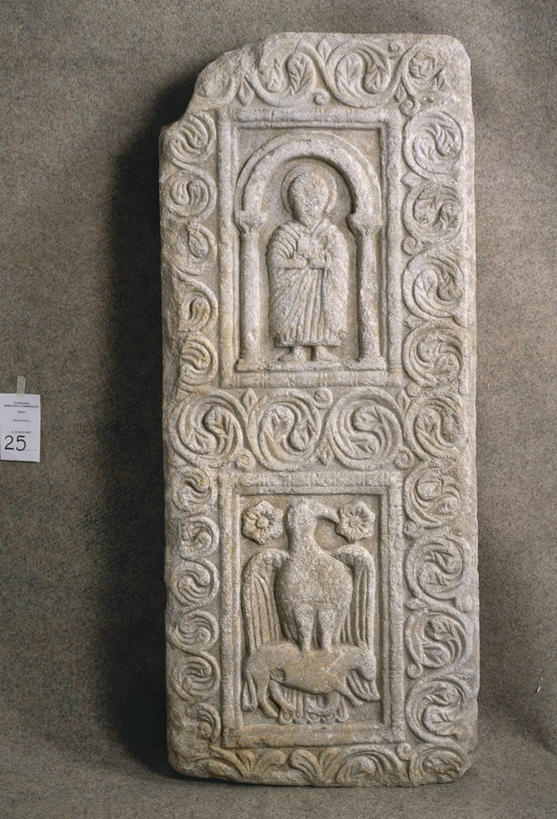 无人,竖图,全景,正面,光晕,书籍,雕塑,鸟类,标志,符号,大理石,圣经,拿着,破坏,标识,破损,一个,书本,摄影,宗教,单个,损坏,基督教,经书,意大利文化,性别符号,使徒,圣人,灵性,美术工艺,书,图书,彩图,影棚拍摄,传统服装,耶经,浅浮雕,男性符号,过去