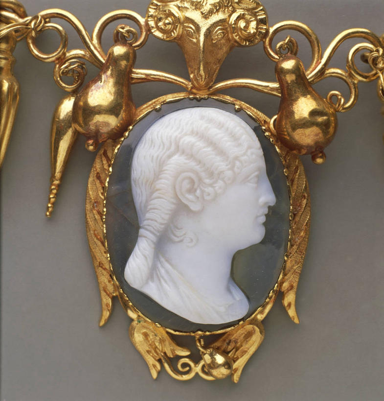 无人,竖图,特写,侧面,项链,珠宝,灰色背景,艺术,一个,摄影,单个,部分,意大利文化,彩图,影棚拍摄,浮雕宝石