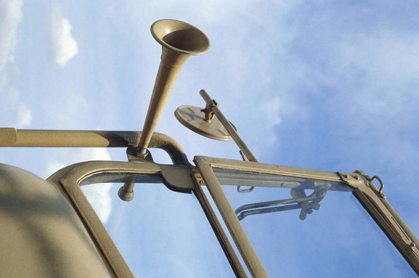 无人,横图,竖图,室外,白天,安全,镜子,军事,反射,云,天空,运输,摄影,镜像,第二次世界大战,生命,镜面,汽车部件,军用车,光学,侧视镜,彩图