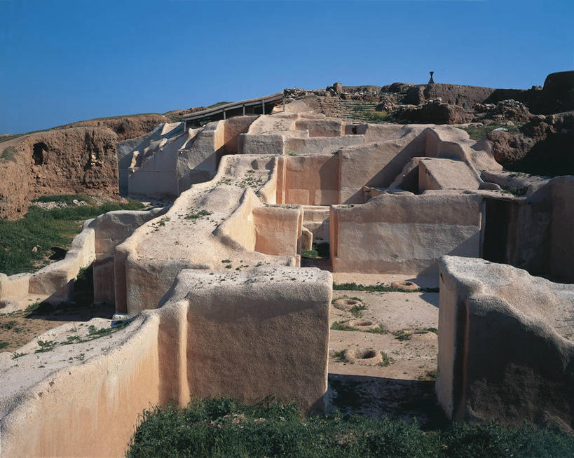 无人,宫殿,横图,室外,白天,旅游,度假,美景,建筑,叙利亚,亚洲,阴影,墙,景观,围墙,图像,历史,娱乐,石墙,废墟,草,蓝色,天空,自然,地标建筑,享受,休闲,景色,放松,摄影,人造,中东,风格,地中海文化,自然风光,主题,万里无云,厄尔巴岛,构图,古代文明,彩图,旅行,时空,传统文化,状态,利禾奴