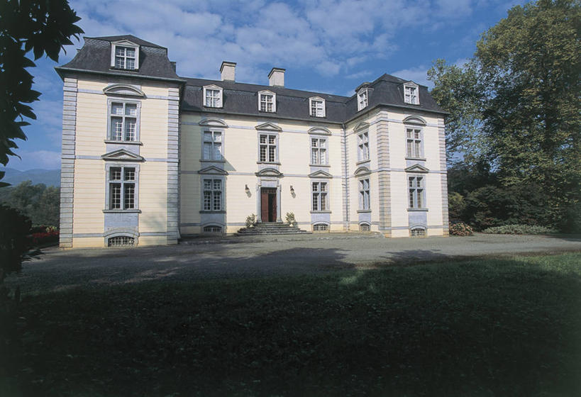 无人,横图,室外,白天,仰视,窗户,建筑,法国,欧洲,阴影,城堡,地形,云,历史,草,树,天空,摄影,西欧,地中海文化,法兰西,法兰西共和国,阿基坦,法兰西第五共和国,亚魁当,阿基坦大区,彩图,低角度拍摄,比利牛斯.大西洋省,过去