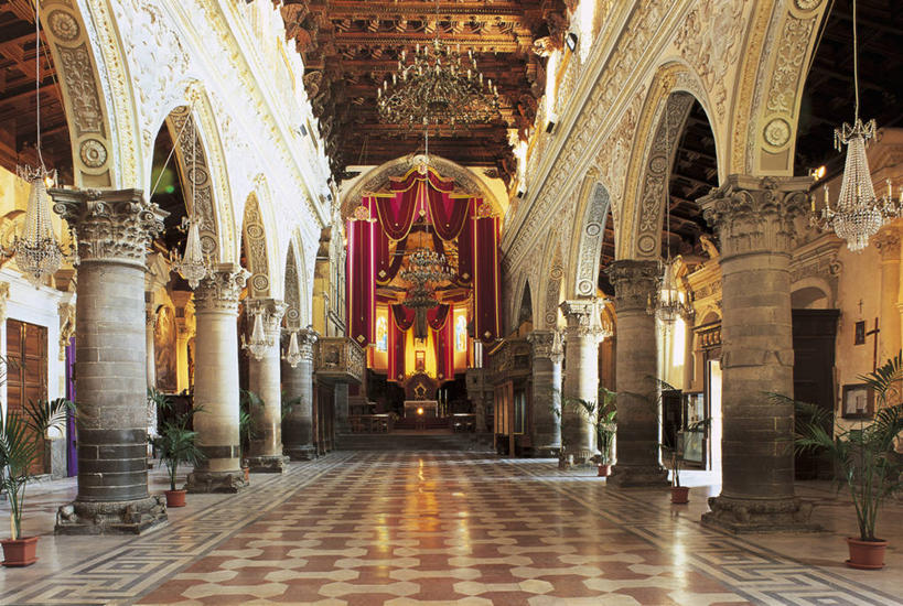 无人,教堂,横图,室内,建筑,意大利,欧洲,柱子,拱门,摄影,宗教,基督教,西西里,宗教建筑,地中海文化,水晶吊灯,意大利文化,灵性,恩纳省,设计,彩图