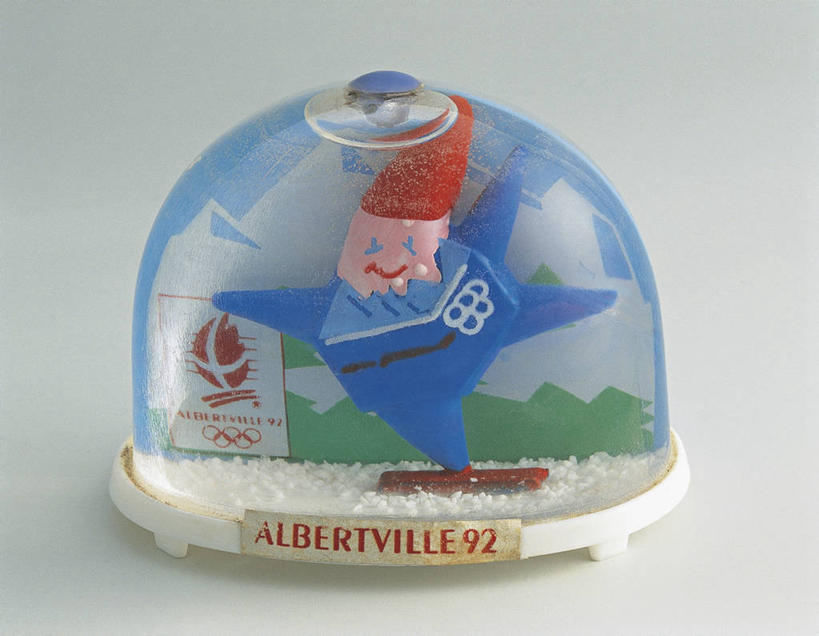 无人,横图,室内,特写,白色背景,锻炼,快乐,比赛,运动,竞争,城市,玩具,雕塑,法国,欧洲,艺术,装饰,透明,标志,雕刻,雕像,符号,商品,文字,塑胶,娱乐,标识,一个,纪念品,戒指,工艺品,休闲,奥运,摄影,单个,纪念,英文字母,美术,创造力,体育运动,西欧,地中海文化,法兰西,记忆,主题,陈列,法国文化,欧洲文化,中欧,法兰西共和国,功能,美学,法兰西第五共和国,雪花球,性别符号,冬季运动,想法,萨瓦,大写字母,体育,彩图,影棚拍摄,健身,冬奥会,男性符号,罗讷.阿尔卑斯,罗讷.阿尔卑斯大区