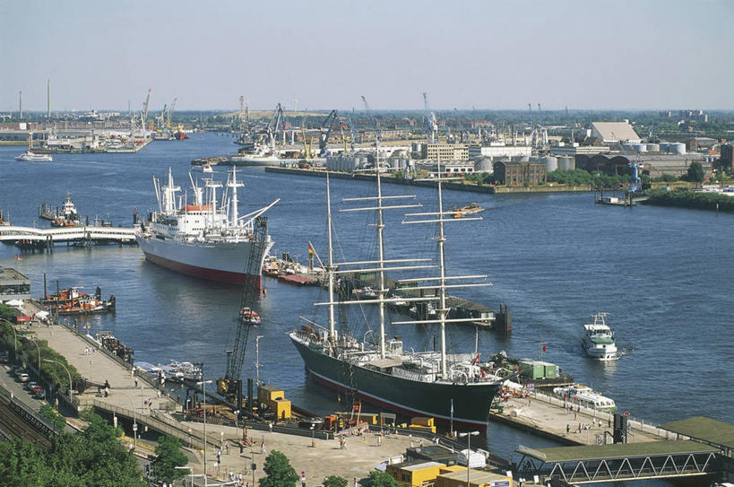 帆船,无人,横图,俯视,室外,白天,海洋,水,建筑,船,德国,欧洲,地平线,汉堡,天空,运输,摄影,西欧,中欧,帆樯,桅竿,彩图,高角度拍摄,旅行,海港,帆柱