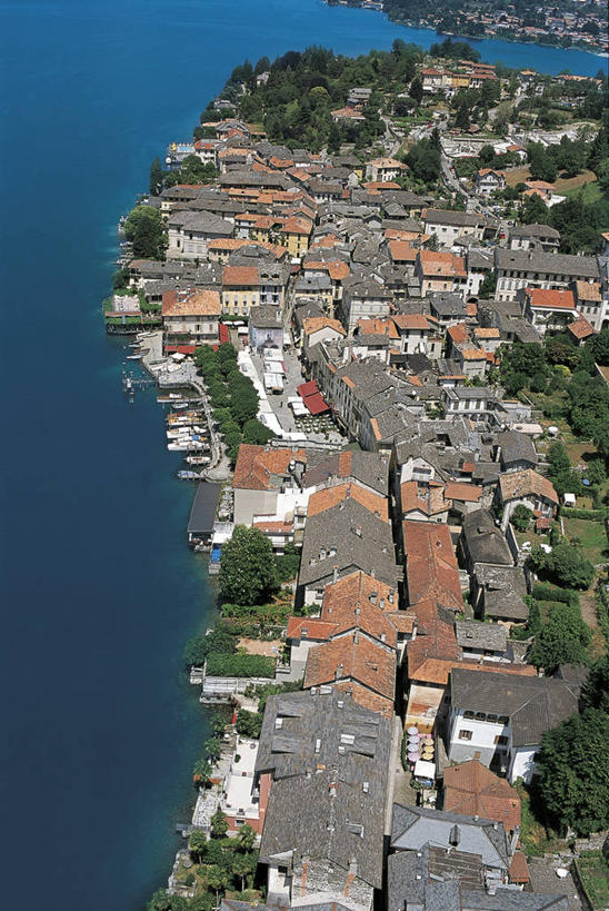 无人,竖图,俯视,航拍,室外,白天,湖,建筑,意大利,屋顶,海岸线,树,摄影,鸟瞰,南欧,意大利文化,诺瓦拉,彩图,高角度拍摄,旅行