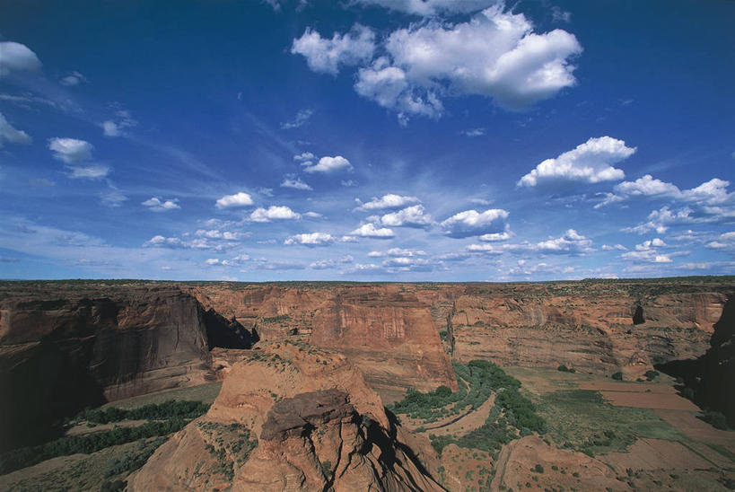 无人,横图,俯视,室外,白天,旅游,度假,石头,美景,山,峡谷,美国,石子,地平线,地形,景观,云,辽阔,地面,山谷,天气,宏伟,娱乐,风景,天空,自然,享受,休闲,广阔,景色,放松,摄影,一望无际,环境,亚利桑那,气候,岩层,自然风光,延伸,天地相交,无边无际,一马平川,自然地理,石块,岩石,彩图,高角度拍摄,国家纪念碑,纳瓦霍族