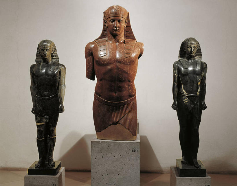 无人,站,横图,正面,雕塑,标志,雕像,符号,破坏,标识,古罗马,破损,三个,摄影,损坏,性别符号,古代文明,拳头,彩图,影棚拍摄,男性符号