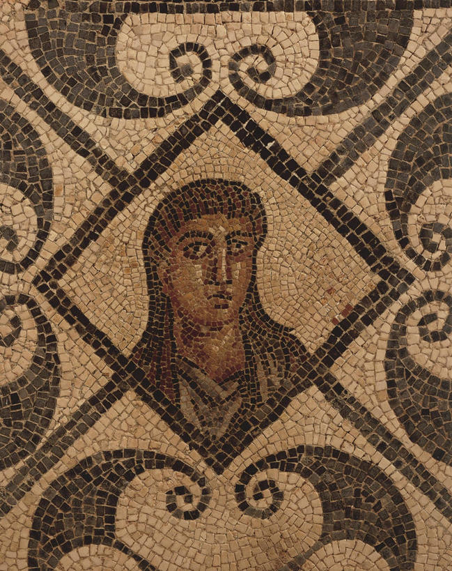 成年人,脸,头,脸颊,头发,一个人,竖图,室内,白天,仅一个女性,花纹,图案,墙,围墙,历史,肩膀,古代,黑色,摄影,肖像,古代文明,式样,美术工艺,头部,长发,脸部,脸蛋,面部,彩图,柏柏尔人