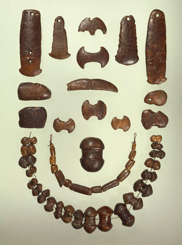 无人,博物馆,竖图,俯视,项链,珠宝,丹麦,许多,琥珀,首都,很多,摄影,考古学,哥本哈根,古代文明,项坠,史前时代,彩图,高角度拍摄,影棚拍摄,石器时代