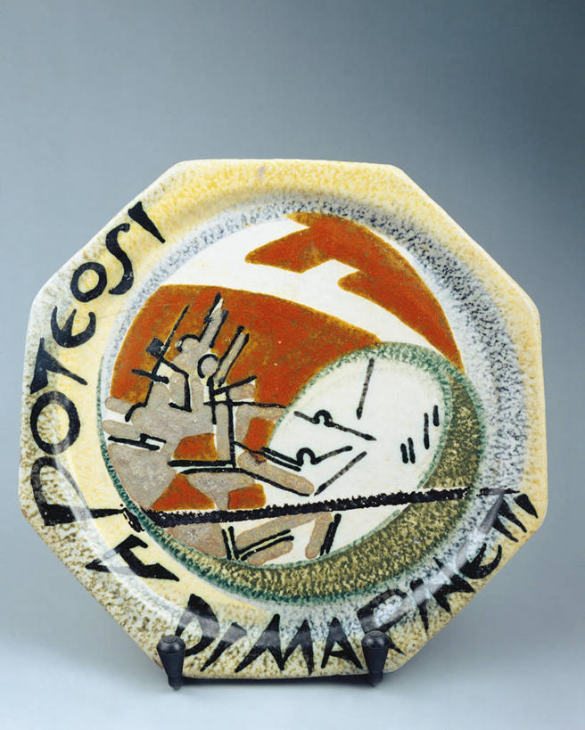 无人,竖图,灰色背景,六边形,陶瓷制品,一个,灰色,盘子,摄影,单个,英文字母,美术工艺,彩图,影棚拍摄