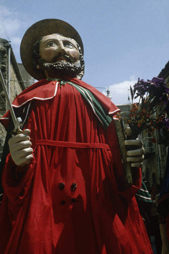 无人,竖图,室外,白天,正面,意大利,复活节,节日,标志,长袍,符号,拿着,文化,标识,花束,祈祷,健康,许愿,摄影,宗教,信仰,纪念,祈求,剑,基督教,天主教,游行,意大利文化,性别符号,圣人,灵性,恩纳省,平安,半身,彩图,男性符号