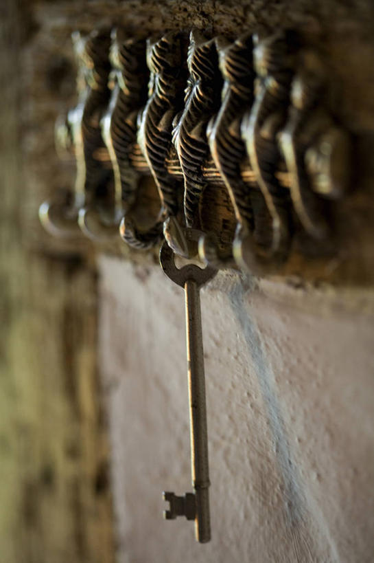 无人,竖图,室内,白天,一排,整齐,金属,钥匙,英格兰,排列,容器,箱子,工具箱,摄影,储藏,黄铜,吊钩,储存,队列,苏塞克斯,彩图,贮存,装裱