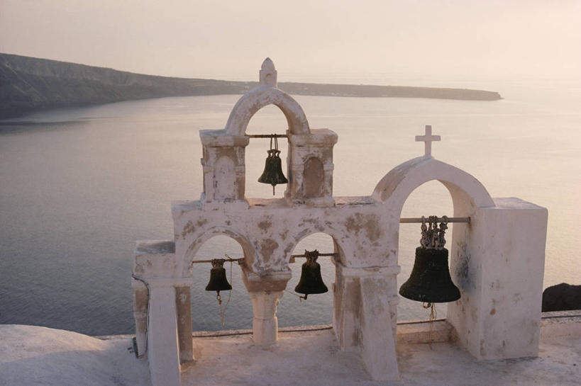 无人,教堂,横图,俯视,室外,白天,旅游,度假,岛屿,日落,标志建筑,地标,建筑,希腊,欧洲,节日,铃铛,十字架,岛,晚霞,霞光,落日,文化,娱乐,建设,天空,黄昏,天,祈祷,享受,休闲,健康,旅游胜地,彩霞,放松,许愿,宗教,信仰,纪念,祈求,基克拉迪群岛,圣托里尼岛,信念,希腊共和国,夕照,薄暮,基克拉泽斯群岛,伊亚,平安,列岛,群岛,诸岛,夕阳,彩图,高角度拍摄,傍晚,大教堂,礼拜堂,斜阳