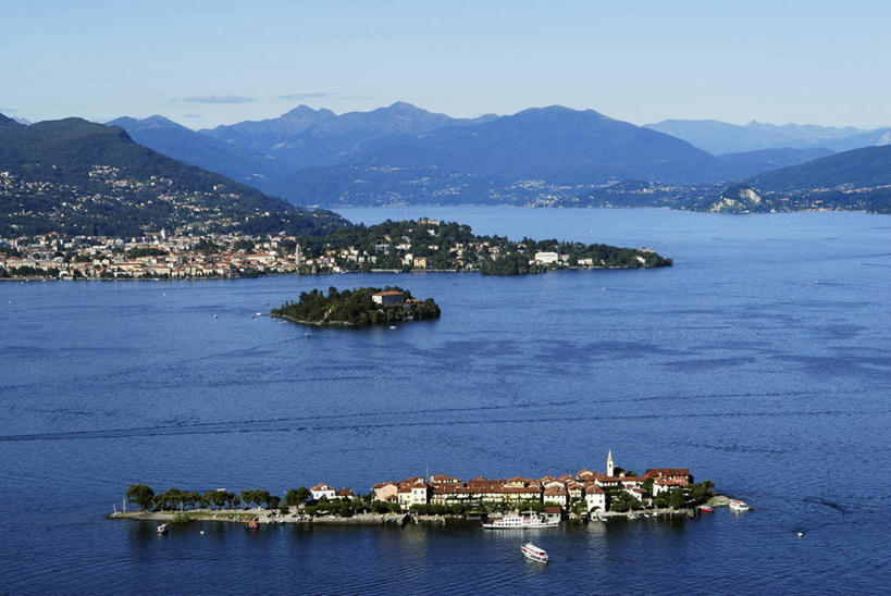 无人,家,横图,俯视,航拍,室外,白天,旅游,度假,湖,湖泊,美景,山,山脉,树林,水,植物,意大利,欧洲,阴影,光线,影子,房屋,屋子,湖面,景观,山峰,水流,水面,山峦,娱乐,楼房,住宅,树,树木,蓝色,绿色,蓝天,天空,阳光,自然,湖水,群山,天,享受,休闲,景色,放松,生长,晴朗,成长,鸟瞰,南欧,自然风光,万里无云,意大利共和国,阿布鲁佐,阿布鲁佐大区,晴空,晴空万里,彩图,高角度拍摄,房子,佩斯卡拉省