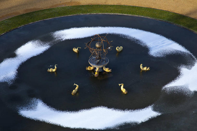 无人,横图,俯视,航拍,室外,白天,旅游,度假,名胜古迹,标志建筑,地标,建筑,喷泉,法国,欧洲,阴影,遗迹,光线,影子,堡垒,城堡,冰,景观,古迹,文化,文物,娱乐,建设,古建筑,阳光,浮冰,品味,享受,休闲,旅游胜地,放松,寒冷,冰冷,西欧,要塞,鸟瞰,法兰西,水景,古文明,法兰西共和国,美观,法兰西第五共和国,严寒,冰凉,酷寒,凛冽,凛凛,极冷,流冰,浮冰块,设防,上诺曼底,上诺曼底大区,设计,彩图,高角度拍摄,厄尔省,勒纳布尔