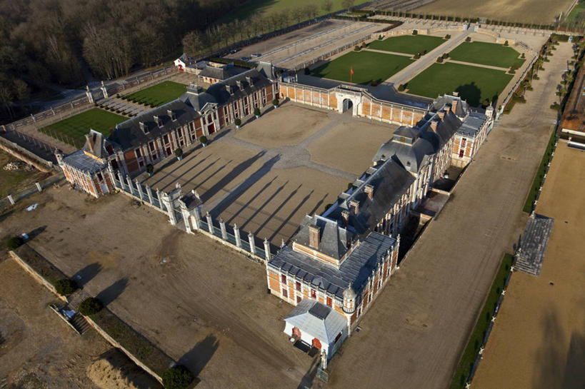 无人,家,横图,俯视,航拍,室外,白天,旅游,度假,草地,草坪,名胜古迹,植物,别墅,标志建筑,地标,建筑,法国,欧洲,阴影,遗迹,光线,影子,堡垒,城堡,房屋,屋子,公寓,古迹,文物,娱乐,建设,古建筑,洋房,楼房,住宅,草,树,树木,绿色,阳光,自然,享受,休闲,旅游胜地,放松,生长,成长,西欧,要塞,鸟瞰,法兰西,古文明,法兰西共和国,法兰西第五共和国,设防,上诺曼底,上诺曼底大区,彩图,高角度拍摄,房子,厄尔省,勒纳布尔