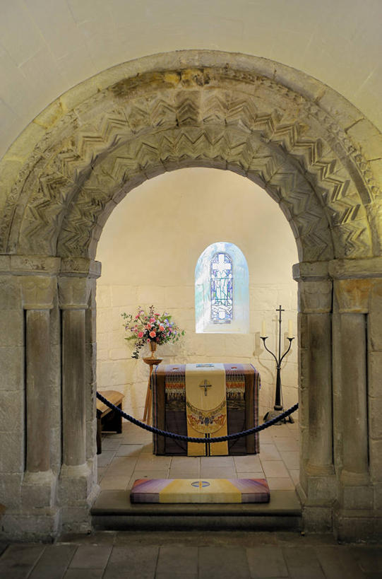 无人,教堂,栏杆,竖图,室内,白天,正面,旅游,度假,名胜古迹,窗户,柜子,门,标志建筑,地标,建筑,英国,欧洲,阴影,节日,遗迹,反射,影子,城堡,墙,围栏,储物柜,首都,古迹,文化,文物,娱乐,建设,古建筑,护栏,爱丁堡城堡,苏格兰,玻璃窗,墙壁,墙面,一个,灰色,门框,祈祷,享受,休闲,健康,旅游胜地,放松,许愿,宗教,信仰,单个,纪念,祈求,西欧,储存,大不列颠,信念,古文明,大不列颠及北爱尔兰联合王国,首府,苏格兰王国,爱丁堡,储备,蕴藏,贮备,平安,彩图,大教堂,礼拜堂,大不列颠王国,大英帝国,联合王国,日不落帝国,贮存,圣玛格丽特礼拜堂