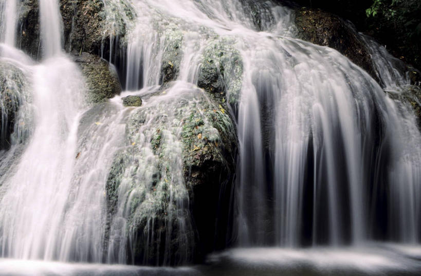 无人,横图,室外,白天,正面,旅游,度假,礁石,石头,美景,瀑布,水,巴西,阴影,飞溅,朦胧,模糊,溅,光线,石子,液体,影子,景观,水滴,青苔,苔藓,娱乐,水珠,阳光,自然,享受,休闲,景色,南美,放松,南美洲,拉丁美洲,喷洒,自然风光,美洲,巴西联邦共和国,亚美利加洲,南亚美利加洲,南马托格罗索州,跌水,礁,石块,岩石,彩图