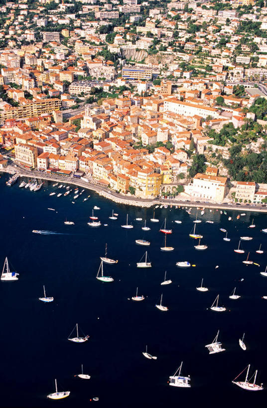 帆船,无人,家,竖图,俯视,航拍,室外,白天,度假,海浪,海洋,美景,植物,城市风光,城市,船,法国,欧洲,阴影,光线,影子,房屋,屋子,景观,浪花,公寓,娱乐,洋房,楼房,住宅,树,树木,绿色,阳光,自然,海水,交通工具,享受,休闲,景色,放松,生长,成长,西欧,鸟瞰,法兰西,载具,海景,维勒弗朗什,法兰西共和国,法兰西第五共和国,普罗旺斯.阿尔卑斯.蓝色海岸,普罗旺斯.阿尔卑斯.蓝色海岸大区,上阿尔卑斯省,大海,风浪,海,海水的波动,近岸浪,涌浪,彩图,高角度拍摄,房子