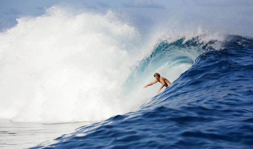 冲浪,西方人,一个人,横图,室外,白天,正面,锻炼,运动,海浪,海洋,欧洲,欧洲人,仅一个男性,仅一个人,阴影,光线,影子,浪花,裸露,仅一个年轻男性,蓝色,蓝天,天空,海水,天,晴朗,裸,水上运动,海景,万里无云,体育,男人,男性,年轻男性,白种人,大海,风浪,海,海水的波动,近岸浪,涌浪,晴空,晴空万里,彩图,全身,健身,冲浪运动