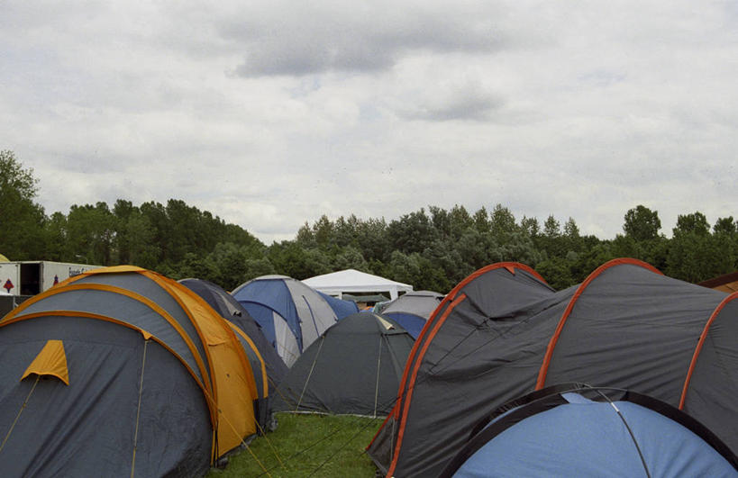 无人,横图,室外,白天,旅游,度假,美景,多云,英国,丰富,帐篷,景观,娱乐,树,自然,享受,休闲,景色,放松,夸张,摄影,自然风光,露营,野营,宿营,彩图,切姆斯福德