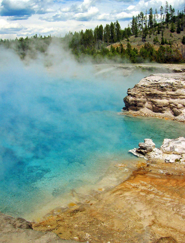 无人,公园,竖图,俯视,室外,白天,美景,森林,美国,蒸汽,地形,河岸,景观,热,风景,自然,景色,摄影,北美,北美洲,国家公园,自然风光,美洲,黄石国家公园,怀俄明州,怀俄明,黄石公园,间歇泉,北亚美利加洲,亚美利加洲,平等之州,死水,岩石,彩图,高角度拍摄,美利坚合众国,中间歇泉盆地