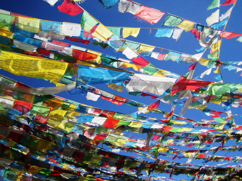 无人,横图,彩色,室外,白天,仰视,尼泊尔,许多,吊挂,悬挂,丰富,庆祝,环绕,缠绕,很多,挂,天空,线绳,摄影,佛教,多样,五颜六色,色彩斑斓,纠缠,五彩缤纷,五彩斑斓,五光十色,彩图,低角度拍摄,燕尾旗