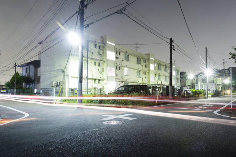 无人,横图,室外,夜晚,长时间曝光,城市,建筑,路,路灯,汽车,照明,日本,路标,十字路口,车,灯,天空,灯具,交通工具,运输,摄影,尾灯,迅速,照亮,照明设备,载具,前照灯,前大灯,车前灯,彩图,输电塔