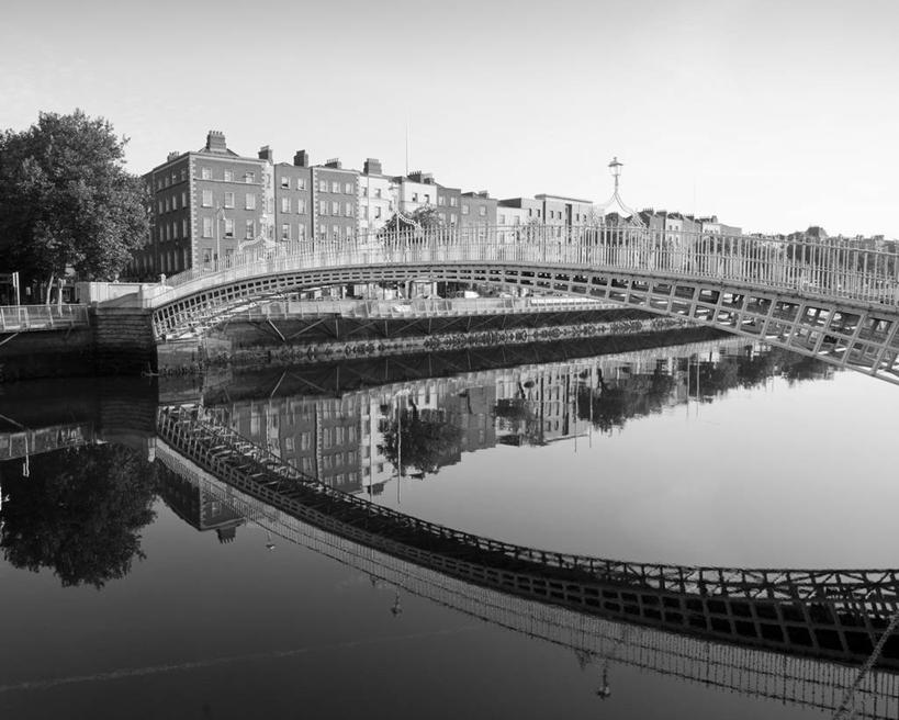 无人,码头,横图,黑白,室外,白天,城市,港口,建筑,爱尔兰,对称,反射,桥,首都,联系,天空,摄影,利菲河,摆渡口,埠头,渡口,渡头,港湾,海港,货运码头,口岸,商港