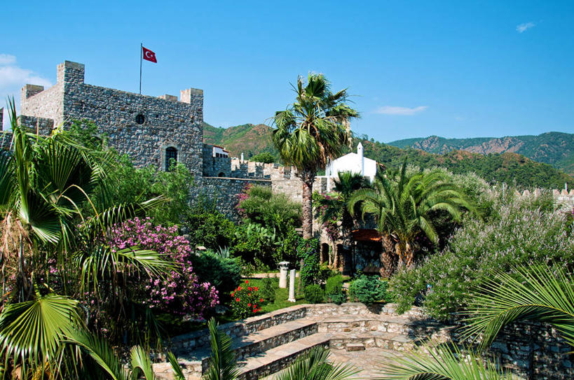 无人,横图,室外,白天,建筑,旗帜,欧洲,城堡,历史,花,树,自然,地标建筑,摄影,园林,万里无云,马尔马里斯,彩图