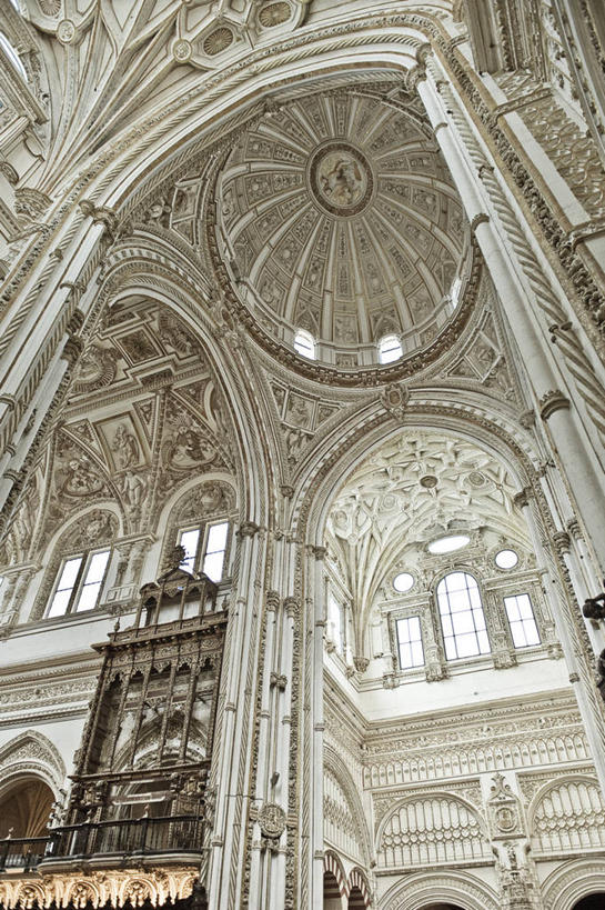 无人,竖图,室内,白天,仰视,建筑,西班牙,拱门,摄影,宗教,基督教,圆顶建筑,科尔多瓦,彩图,低角度拍摄,大教堂