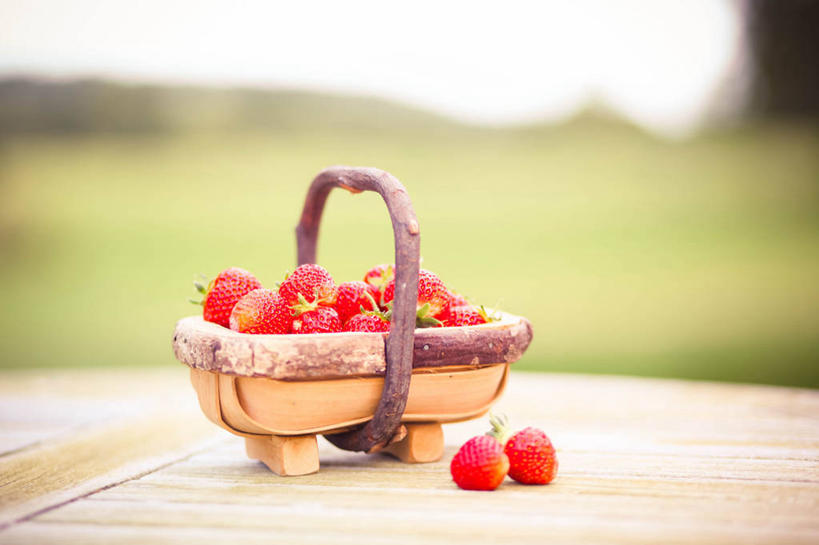 无人,横图,室外,特写,白天,草莓,水果,英国,小的,篮子,长椅,饮食,摄影,清新,健康食物,多塞特郡,彩图
