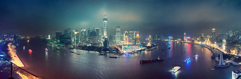无人,横图,全景,俯视,室外,夜晚,度假,夜生活,河流,美景,城市风光,城市,建筑,客轮,上海,景观,云,塔,娱乐,黄浦江,地标建筑,享受,休闲,景色,放松,运输,摄影,照亮,渡轮,中国文化,发展,无线电通信塔,金融区,彩图,高角度拍摄,东方明珠塔,广角